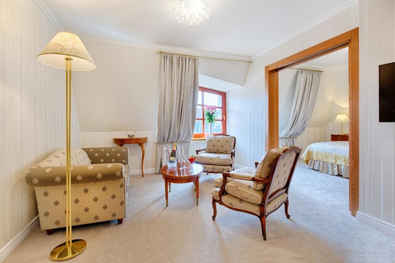Luxury Suite with City View image 4