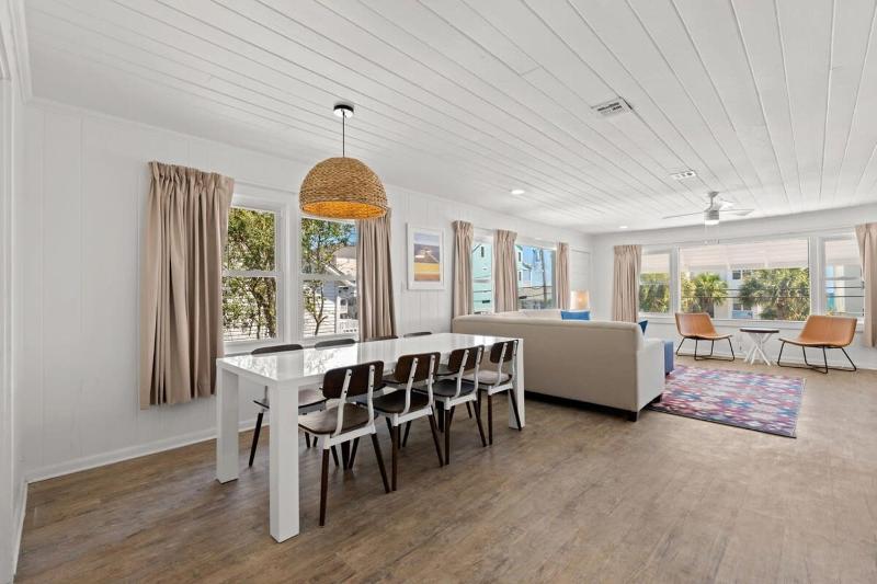 Pet Friendly Steps to the Beach Seahorse Ranch 3 - image 9