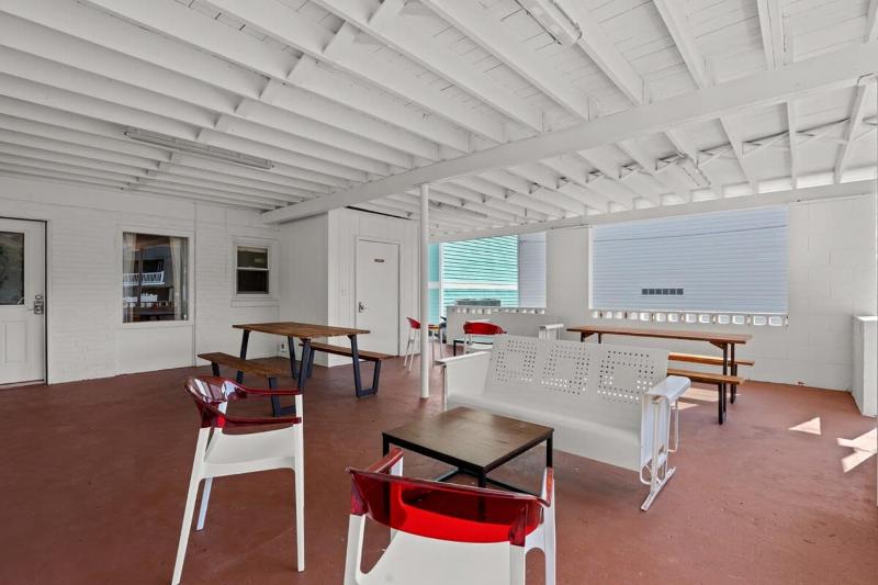 Pet Friendly Steps to the Beach Seahorse Ranch 3 - image 20