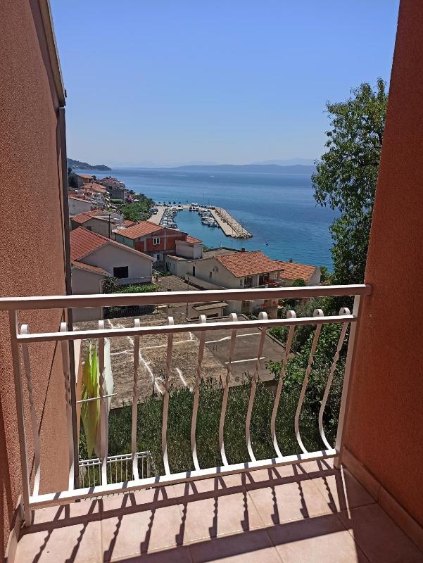 One-Bedroom Apartment with Terrace and Sea View image 3