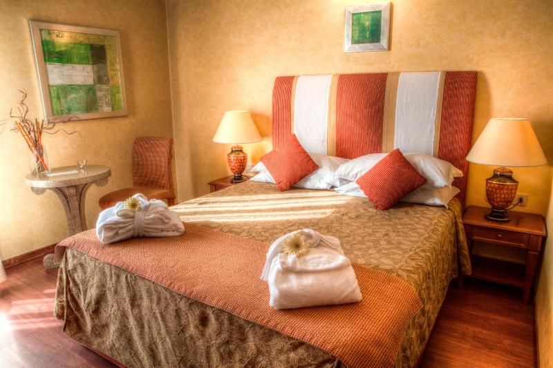 Double Room image 3