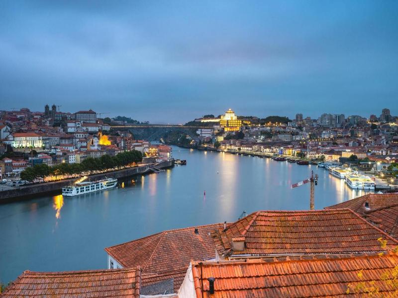 Quaint studio in the heart of Porto - image 14