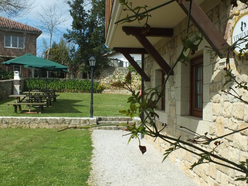 One-Bedroom Apartment with Garden View image 2