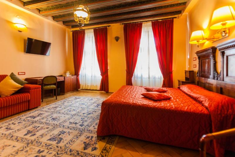 Deluxe Double Room with Mountain View image 1