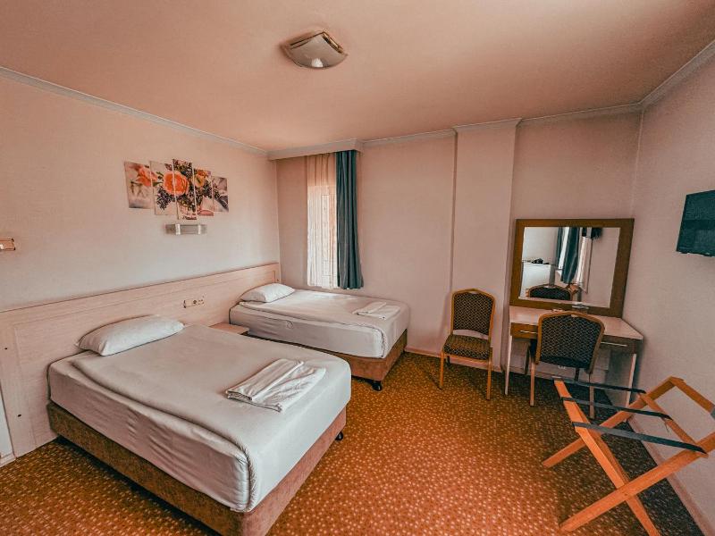 Standard Double Room with Bathroom image 1