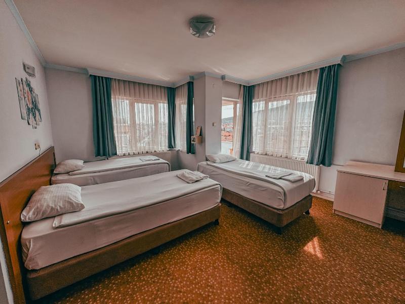 Standard Triple Room with Bathroom image 3