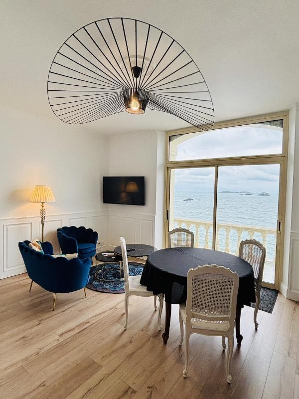 Apartment with Sea View image 1