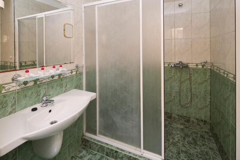 Double Room with Balcony image 2