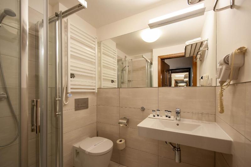Small Double Room image 4