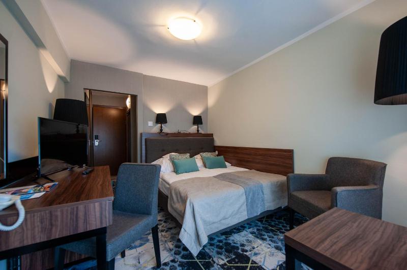 Small Double Room image 3