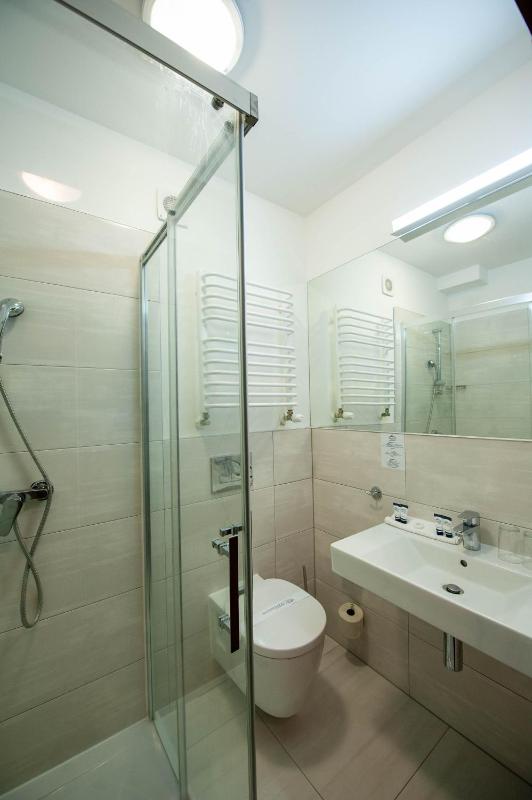 Double Room with Balcony image 2