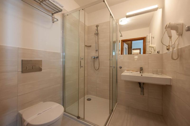 Deluxe Double Room image 2