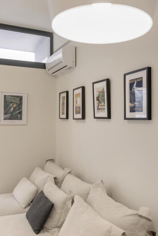 Sci-Fi Themed Studio in Koukaki - image 6