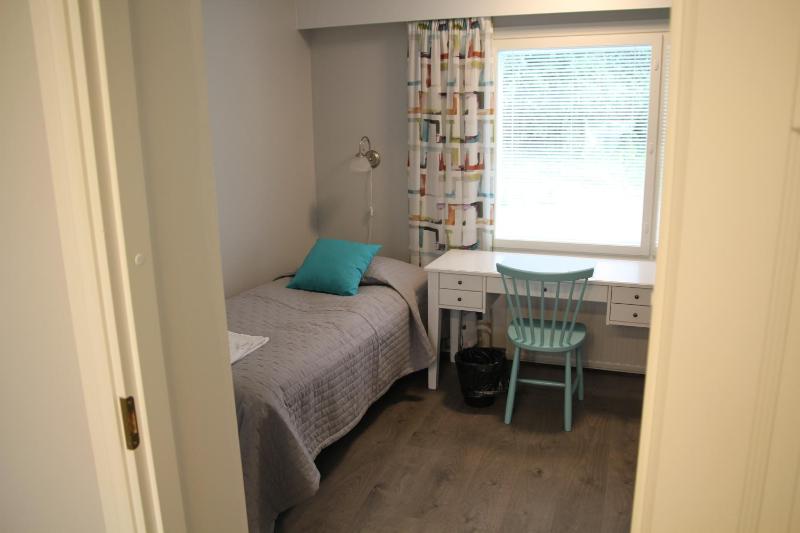 Twin Room with Shared Bathroom - Hostel building image 1