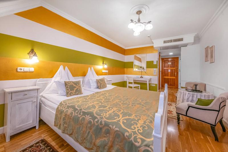 Classic Double Room image 1