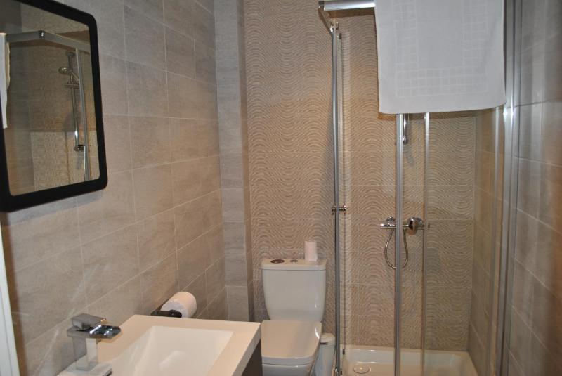 Deluxe Triple Room image 4