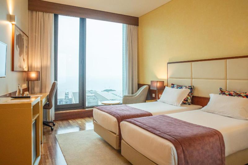 Double or Twin Room image 4