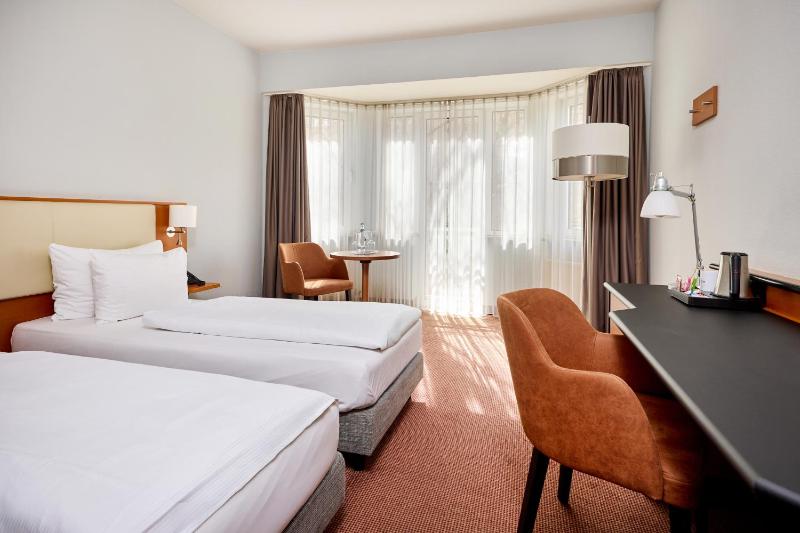 Standard Twin Room image 3