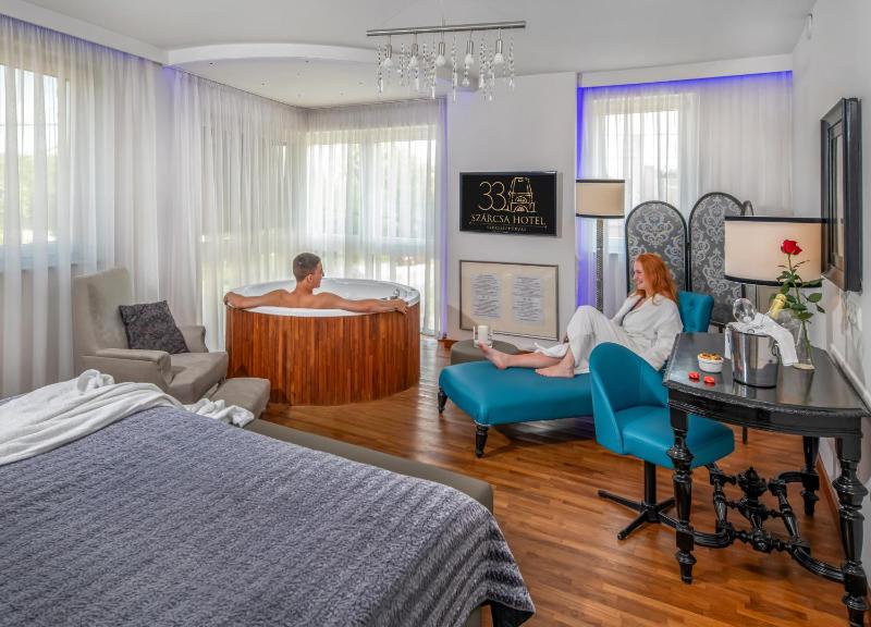 Queen Room with Spa Bath image 4