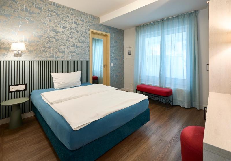 Single Room image 3