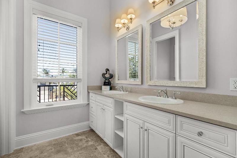 260 Coastal Luxe Retreat- 5BD 45BA Pool & Spa Water Views home - image 9