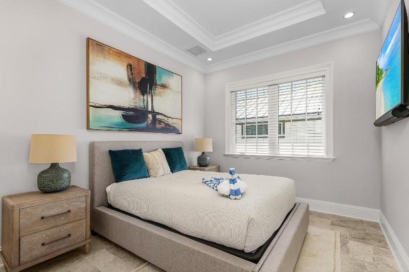 260 Coastal Luxe Retreat- 5BD 45BA Pool & Spa Water Views home - image 15