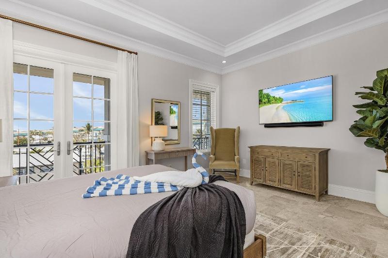 260 Coastal Luxe Retreat- 5BD 45BA Pool & Spa Water Views home - image 41