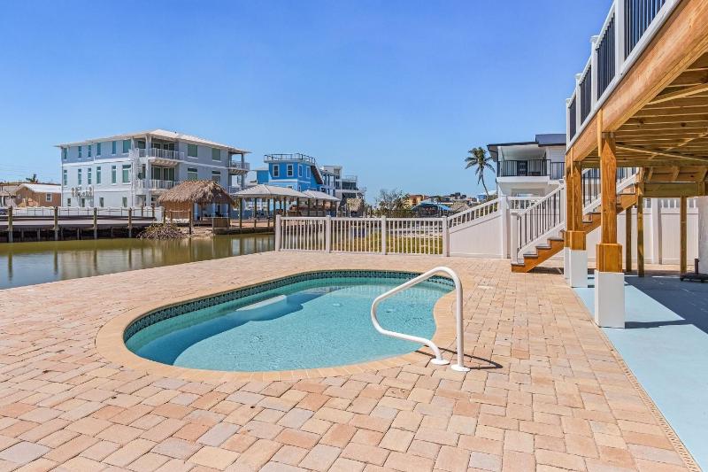 920 Bay Breeze Bungalow- Stunning Bay View Home with Heated Pool! home - image 2