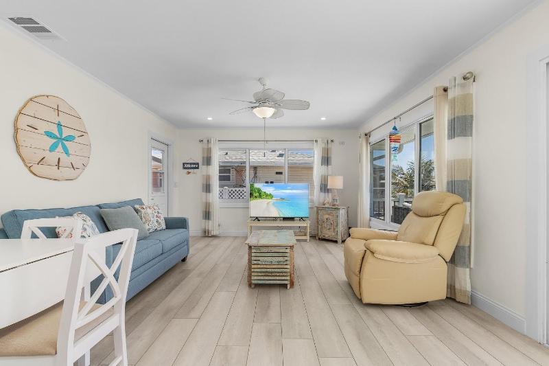 920 Bay Breeze Bungalow- Stunning Bay View Home with Heated Pool! home - image 9