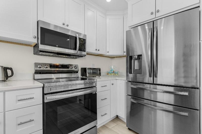 920 Bay Breeze Bungalow- Stunning Bay View Home with Heated Pool! home - image 3