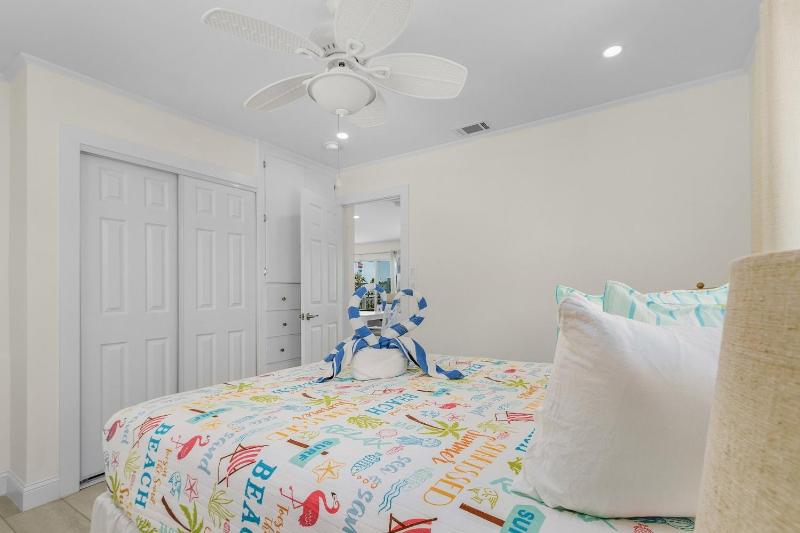 920 Bay Breeze Bungalow- Stunning Bay View Home with Heated Pool! home - image 30