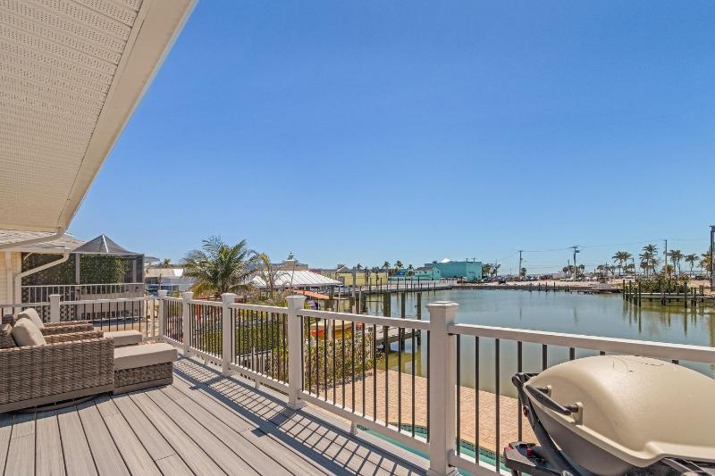 920 Bay Breeze Bungalow- Stunning Bay View Home with Heated Pool! home - image 10
