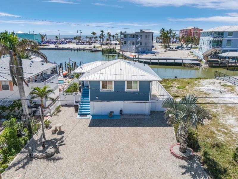 920 Bay Breeze Bungalow- Stunning Bay View Home with Heated Pool! home - image 15