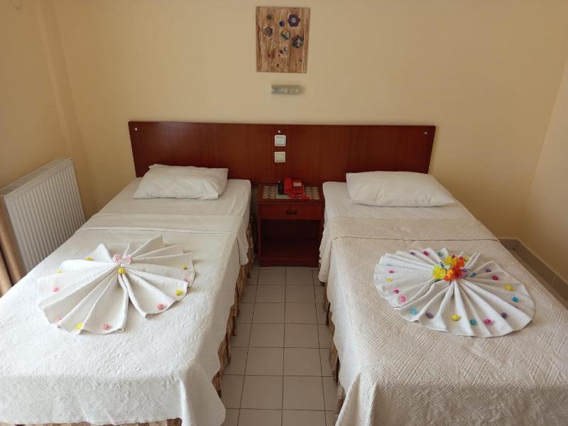 Standard Twin Room image 1