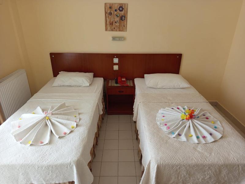 Standard Twin Room image 2