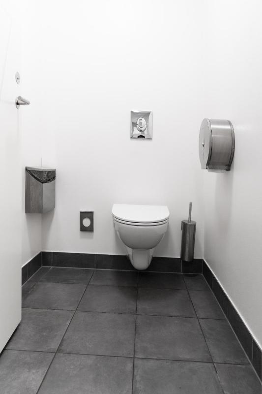Twin Room with Shared Toilet image 2