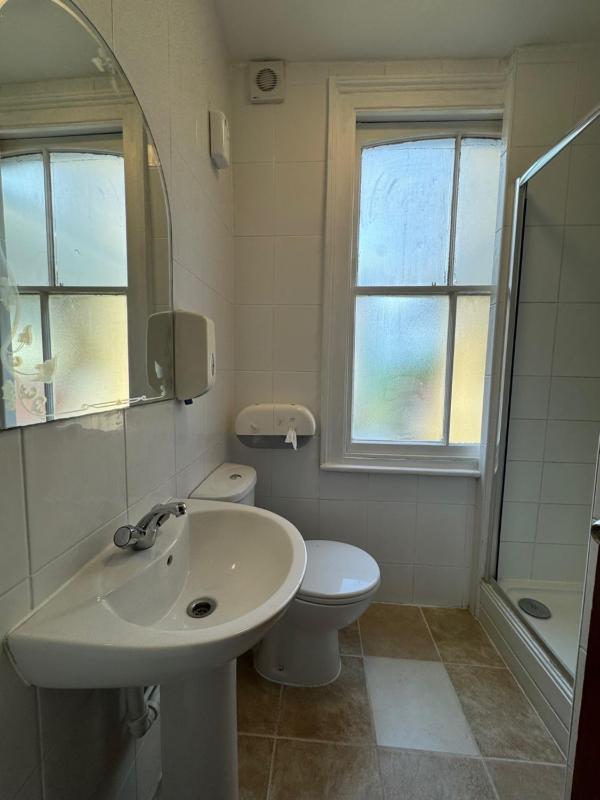 Single Room with Shared Bathroom image 1