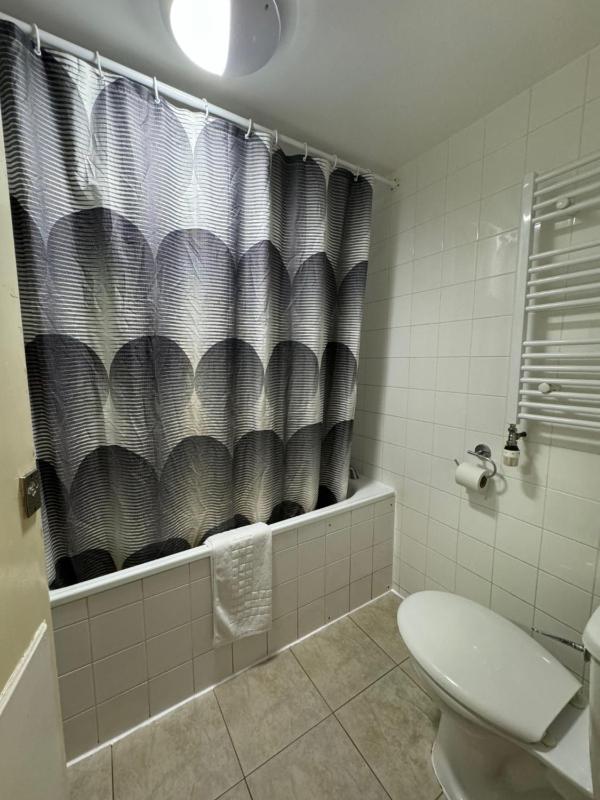 Double Room Ensuite image 4