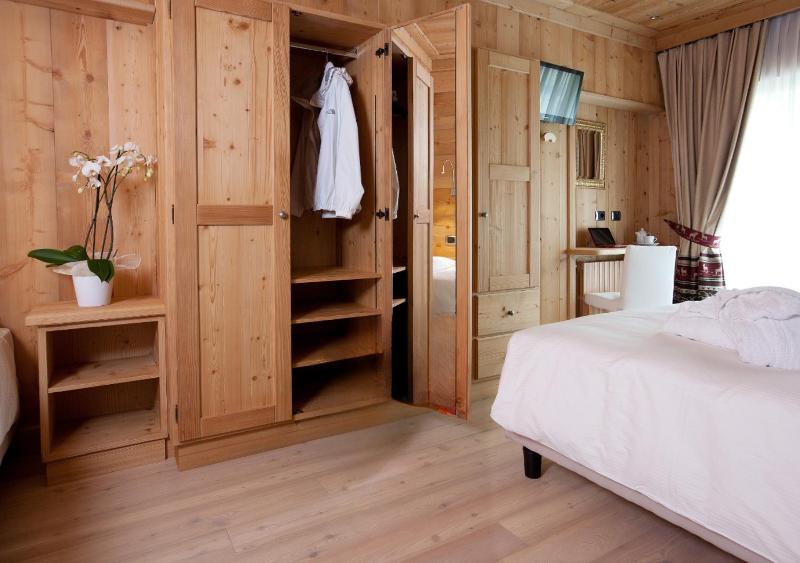 Superior Quadruple Room image 3