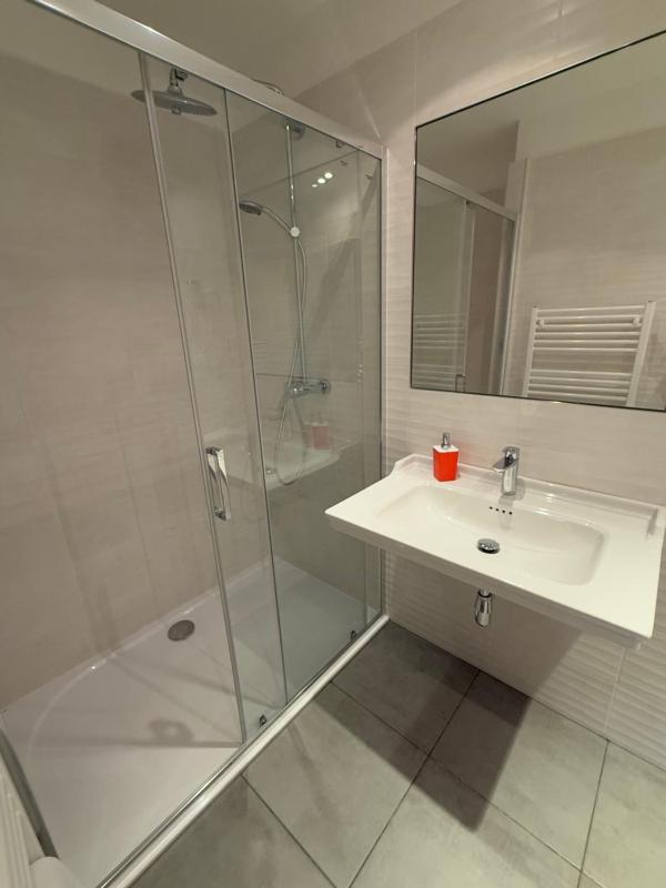 Double Room image 4