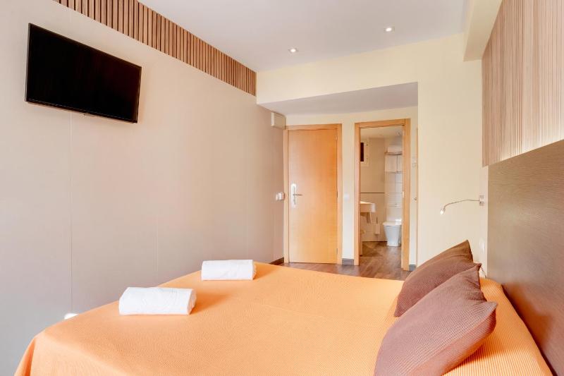Double or Twin Room (1 Adult) image 4