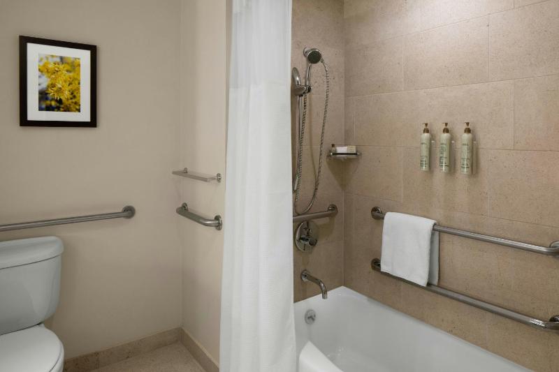 Renaissance Seattle Hotel - image 12
