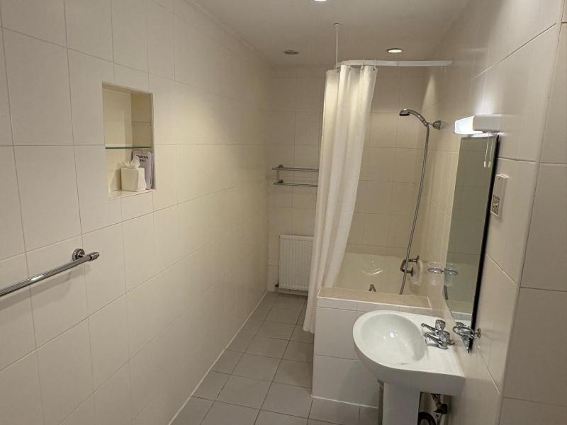 Twin Room image 2