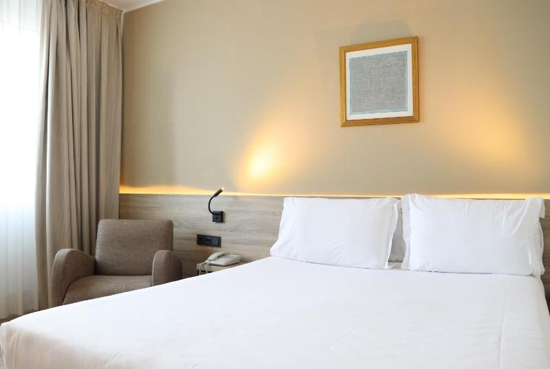 Standard Double or Twin Room image 3