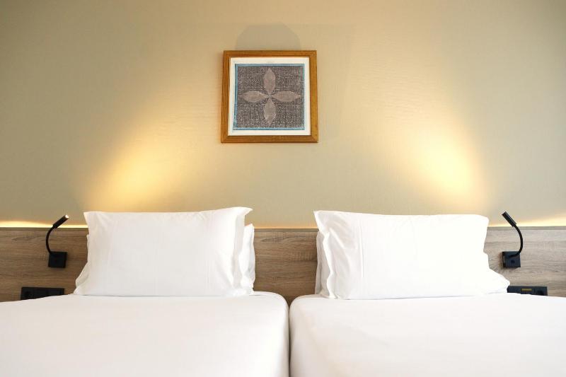 Standard Double or Twin Room image 4