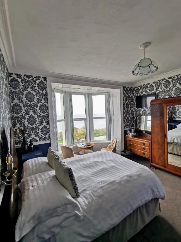 Double Room with Sea View image 1