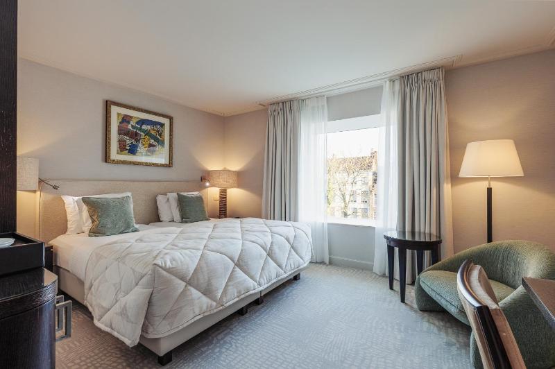 Superior Canal View Room image 3