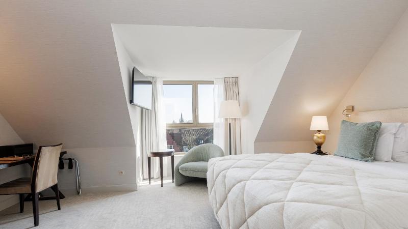 Superior Canal View Room image 4