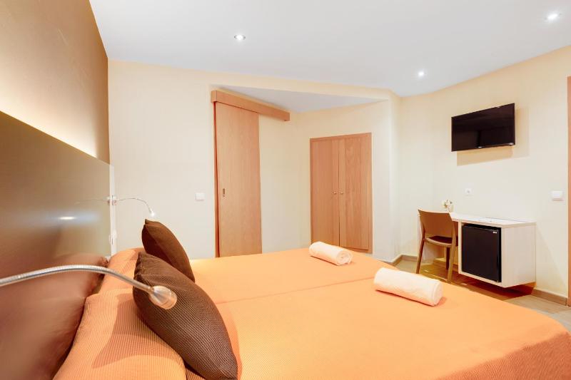 Twin Room Interior image 1