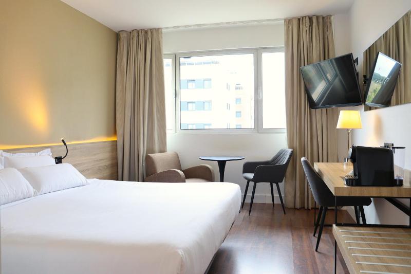 Superior Room with Partial Sea View image 1